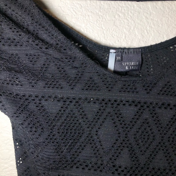 black crop top - Picture 1 of 3